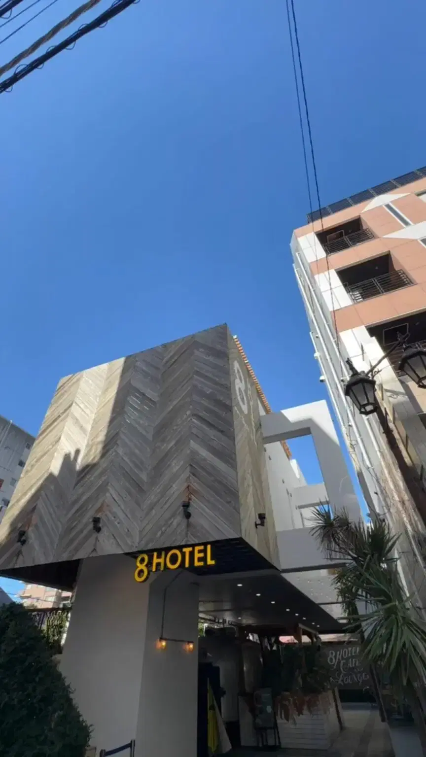 8LOUNGEの動画サムネイル