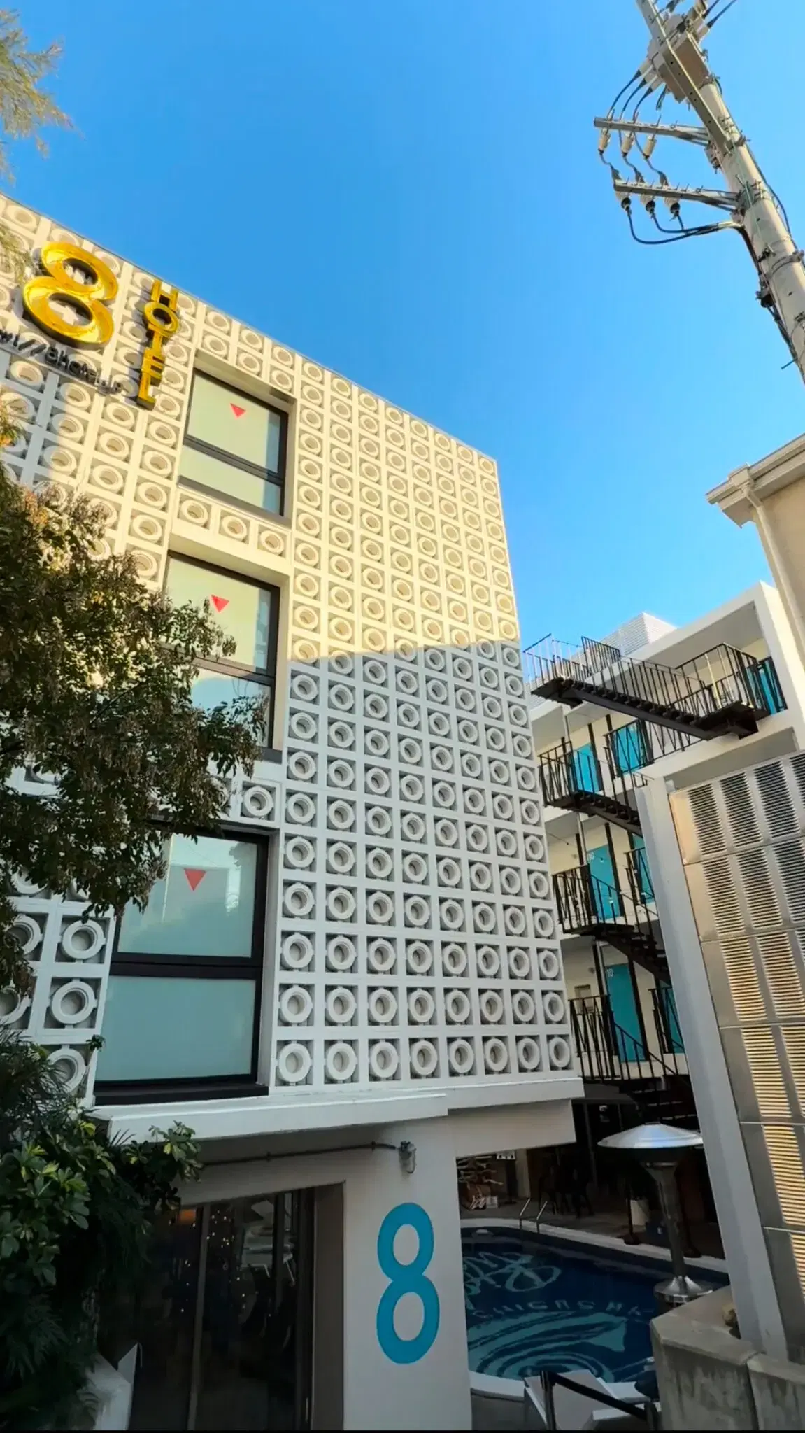 8HOTEL CHIGASAKIの動画サムネイル