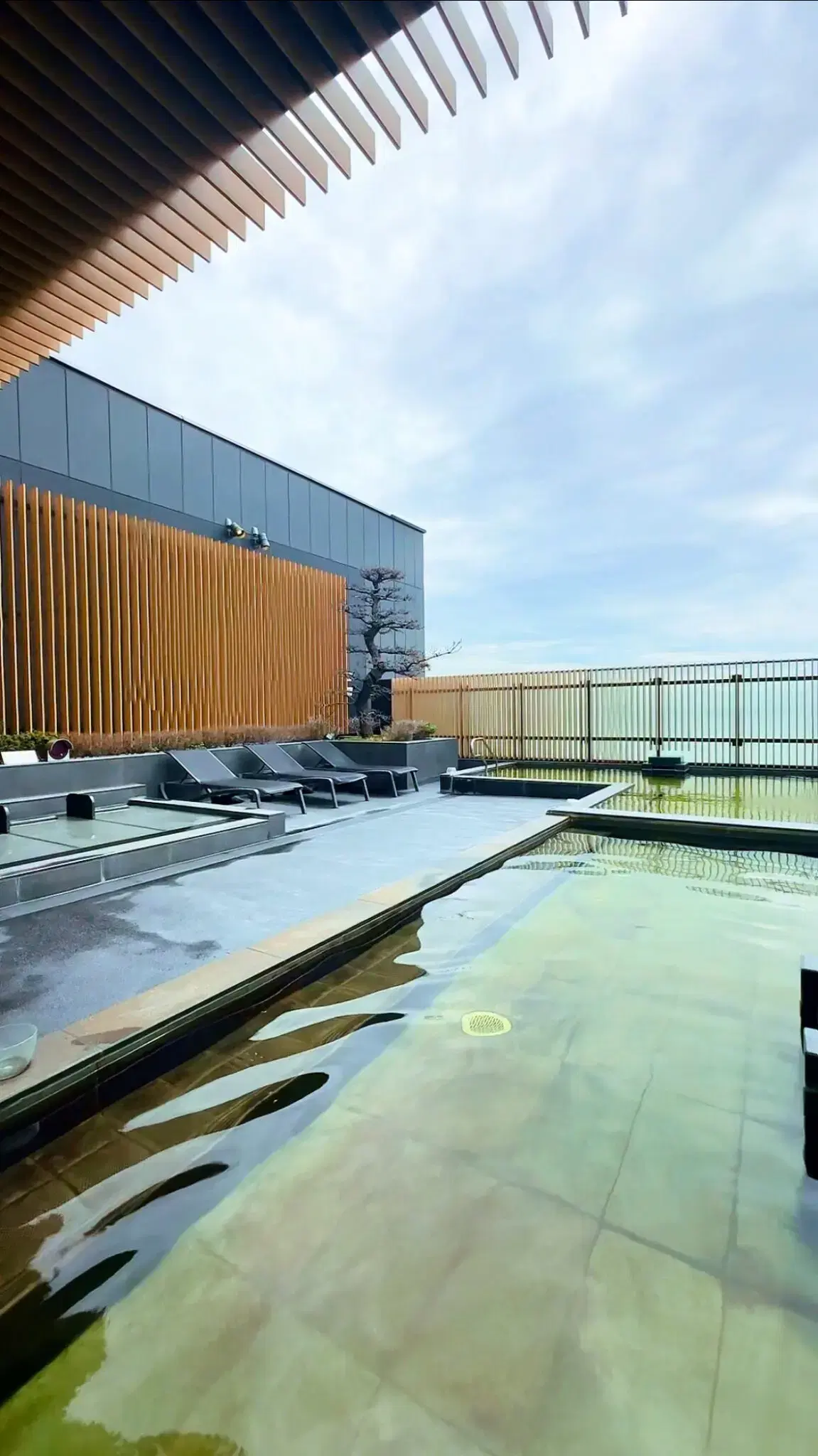 天然温泉 泉天空の湯 羽田空港の動画サムネイル