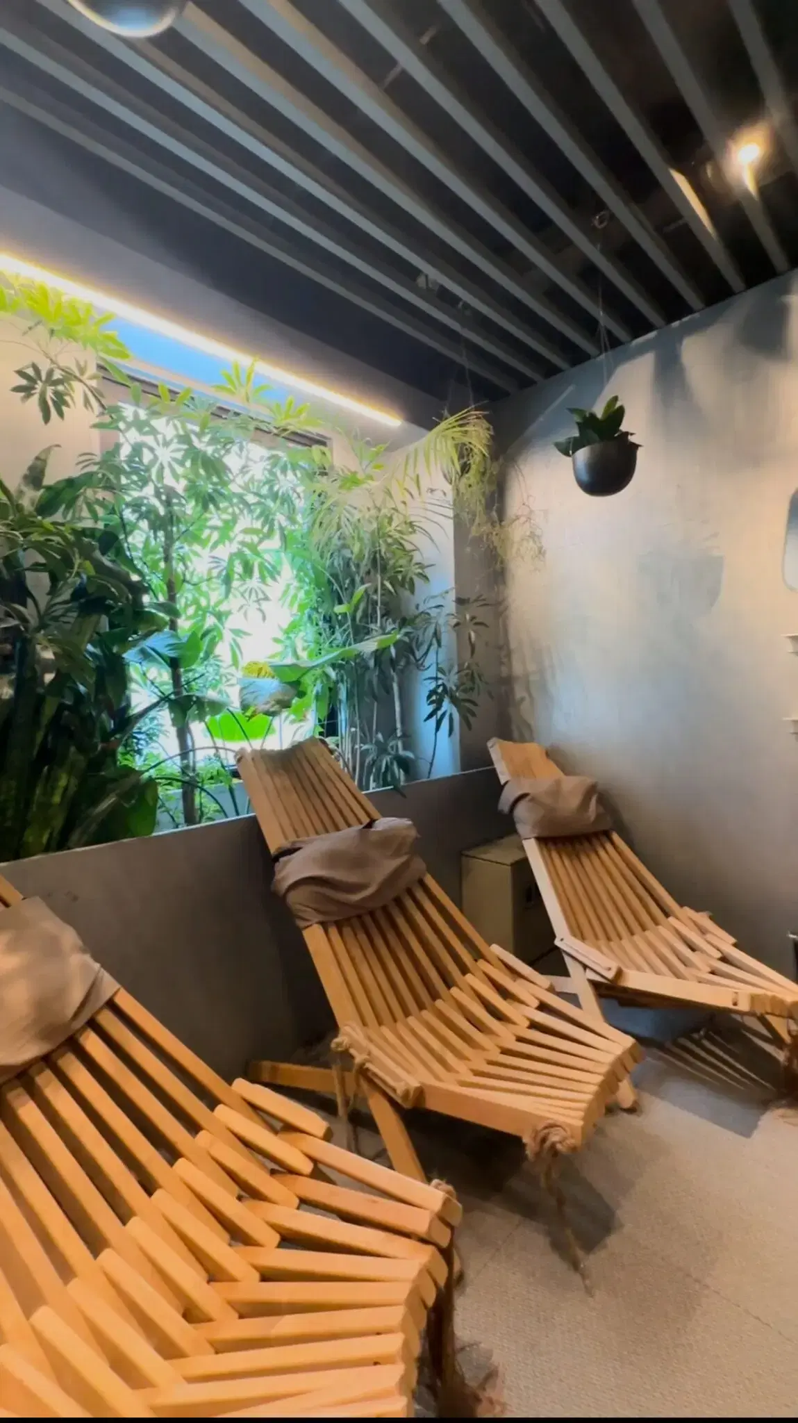 SAUNA & coの動画サムネイル